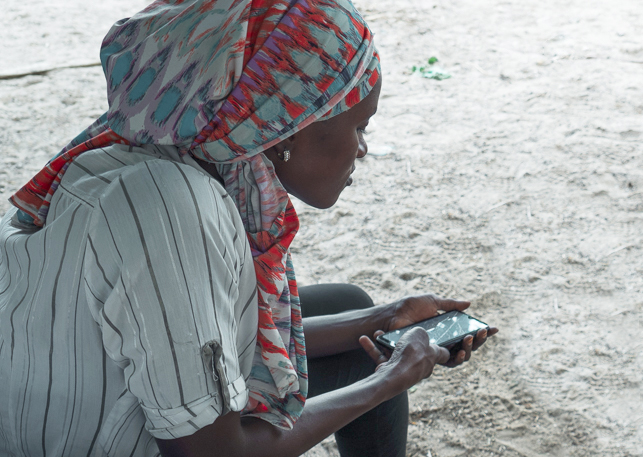 woman_with_smartphone